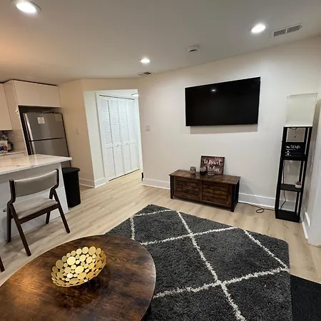 Apartment Bright Modern 2br, Close To Downtown *