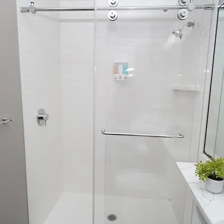 Chic Little Italy 4br With Optional Parking Apartment Chicago