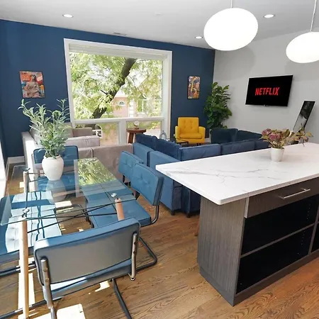 Chic Little Italy 4br With Optional Parking Apartment *