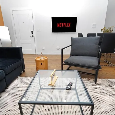 Apartment Little Italy 5br With Optional Parking Chicago