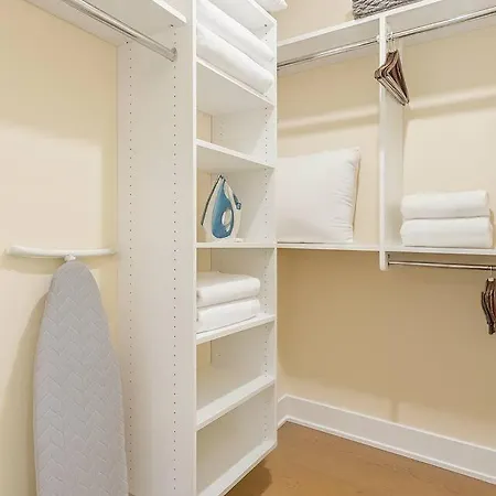 Apartment The Spot Eclectic • Modern • Sleeps 6 Chicago