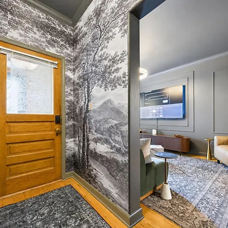 The Velvet Manor Luxe 3br Jacuzzi Garage Chicago