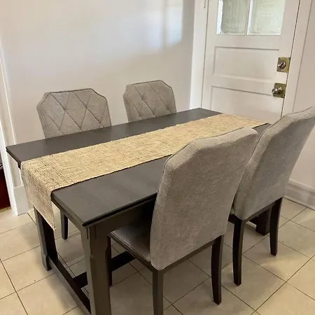 Spacious 4 Queen Beds Free Parking Chicago