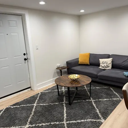 Apartment Bright Modern 2br, Close To Downtown *
