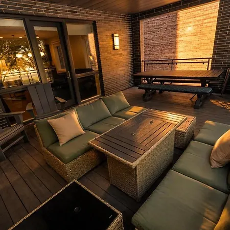 Little Italy 5br With Optional Parking * Chicago