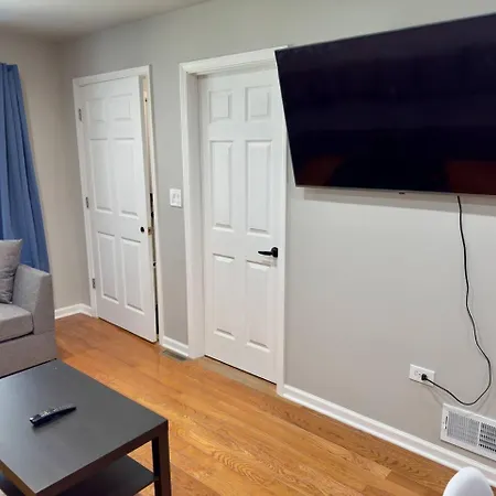 4br Downtown Retreat Free Street Parking Apartment