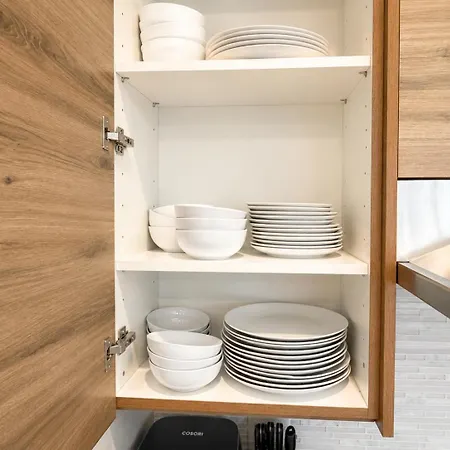 Rooftop Reverie Prime Location - Modern-sleeps 6 Chicago