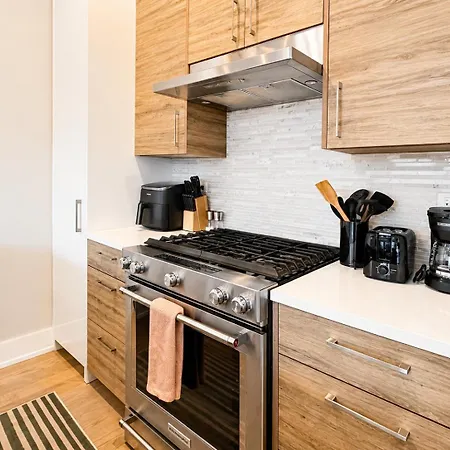 Rooftop Reverie Prime Location - Modern-sleeps 6 * Chicago