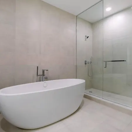 Extraordinary Spacious Apartment