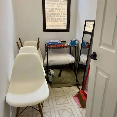 Spacious 4 Queen Beds Free Parking Chicago