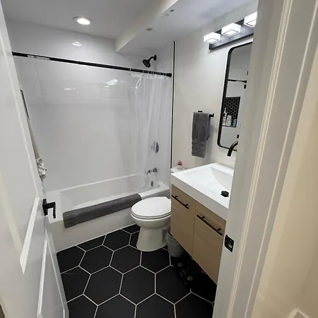 Bright Modern 2br, Close To Downtown *