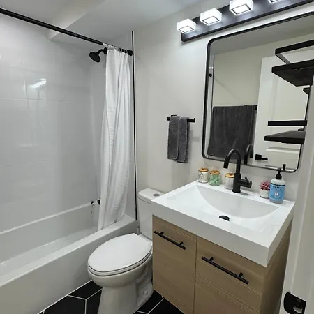 Bright Modern 2br, Close To Downtown Apartment Chicago