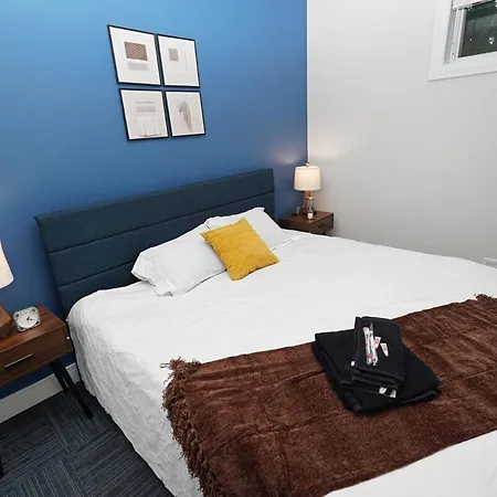 Little Italy 5br With Optional Parking *