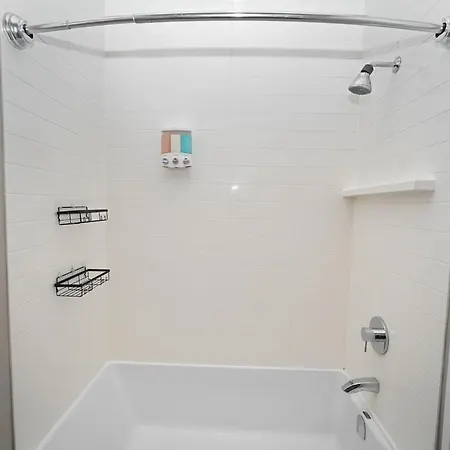 Little Italy 4br Retreat With Optional Parking Apartment *