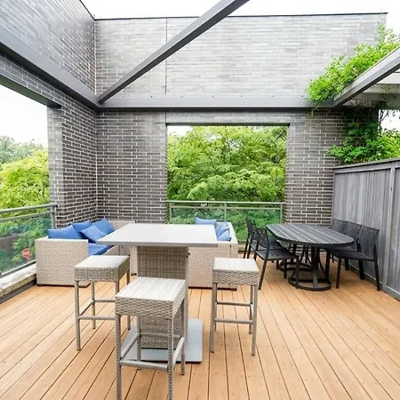 Little Italy 4br Retreat With Optional Parking Apartment Chicago