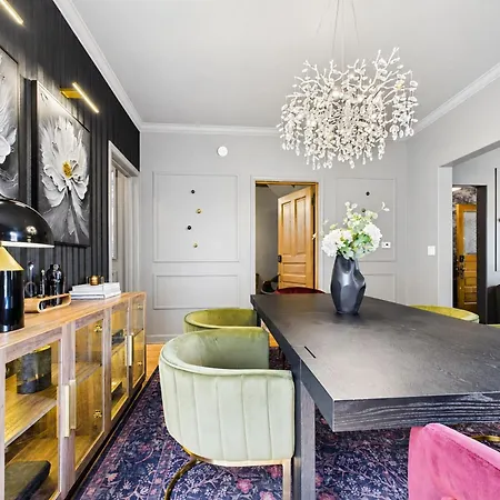 The Velvet Manor Luxe 3br Jacuzzi Garage Apartment Chicago