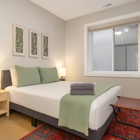 Apartment The Spot Eclectic • Modern • Sleeps 6 Chicago