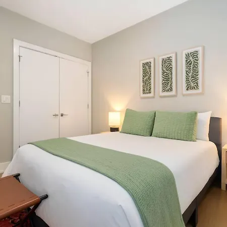 The Spot Eclectic • Modern • Sleeps 6 * Chicago