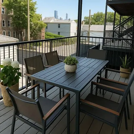 The Spot Eclectic • Modern • Sleeps 6 * Chicago