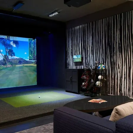 Extraordinary Spacious Apartment *