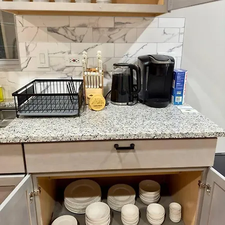 Apartment 4br Downtown Retreat Free Street Parking
