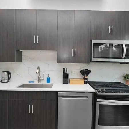 Little Italy 4br Retreat With Optional Parking Chicago
