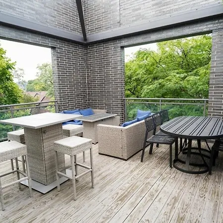 Little Italy 4br Retreat With Optional Parking *