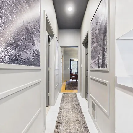 The Velvet Manor Luxe 3br Jacuzzi Garage Chicago