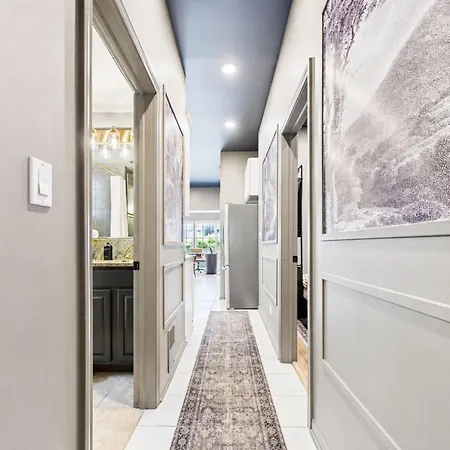 The Velvet Manor Luxe 3br Jacuzzi Garage Apartment Chicago