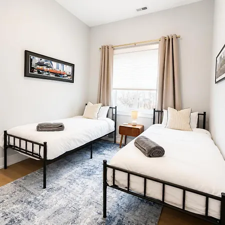 Rooftop Reverie Prime Location - Modern-sleeps 6 * Chicago