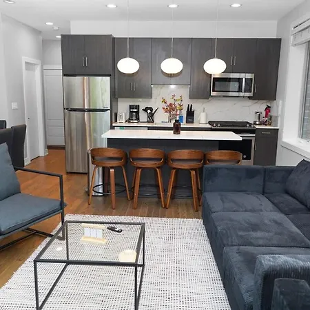 Little Italy 5br With Optional Parking *