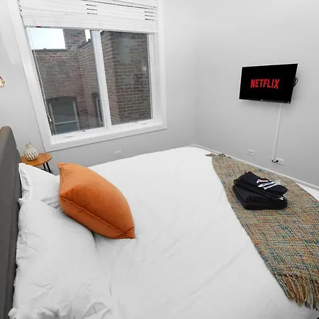 Apartment Little Italy 4br Retreat With Optional Parking