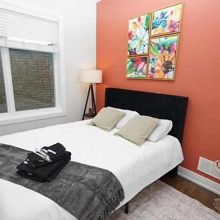 Apartment Little Italy 4br Retreat With Optional Parking