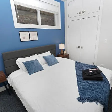 Apartment Little Italy 5br With Optional Parking *