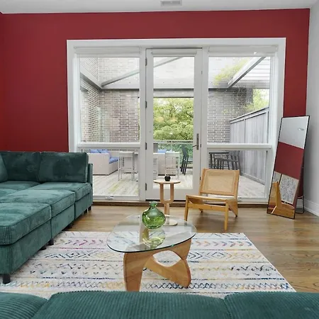 Apartment Little Italy 4br Retreat With Optional Parking Chicago