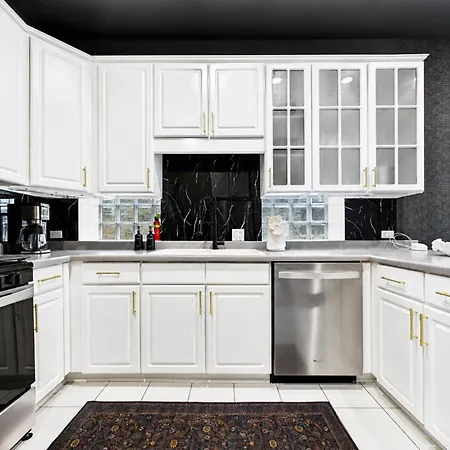 The Velvet Manor Luxe 3br Jacuzzi Garage Apartment Chicago