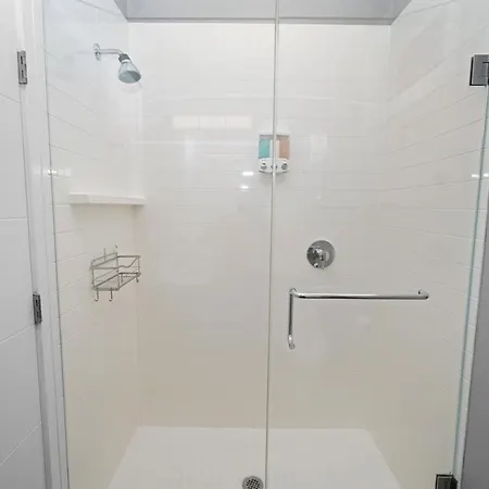 Little Italy 4br Retreat With Optional Parking Apartment