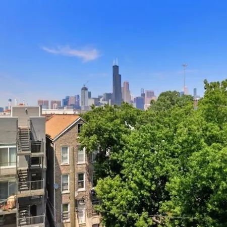 Apartment Rooftop Reverie Prime Location - Modern-sleeps 6