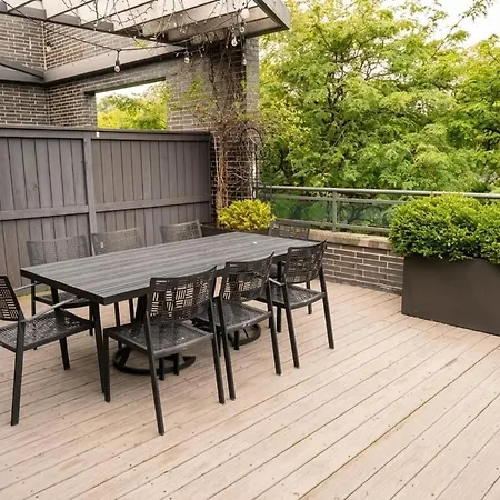 Apartment Chic Little Italy 4br With Optional Parking *