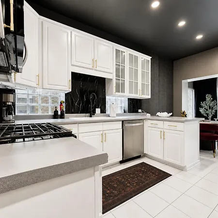 Apartment The Velvet Manor Luxe 3br Jacuzzi Garage