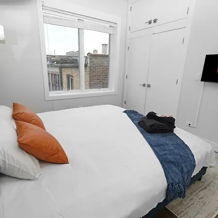 Little Italy 4br Retreat With Optional Parking Apartment