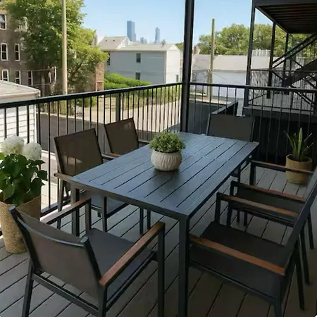 The Spot Eclectic • Modern • Sleeps 6