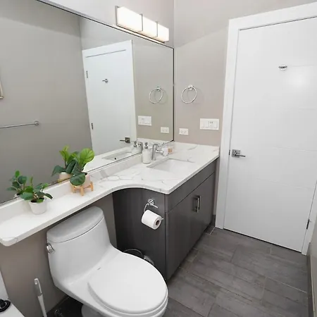 Chic Little Italy 4br With Optional Parking Chicago