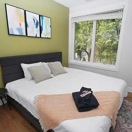 Chic Little Italy 4br With Optional Parking *