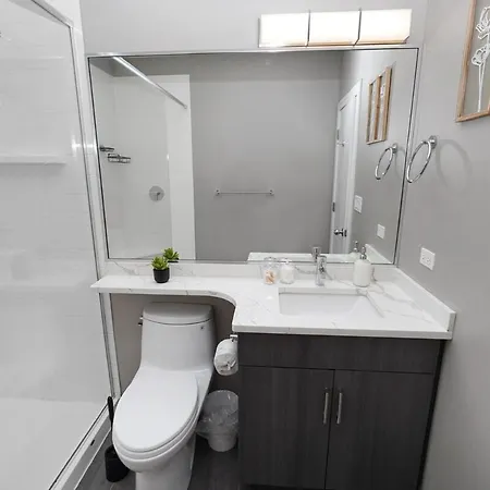 Apartment Little Italy 5br With Optional Parking *
