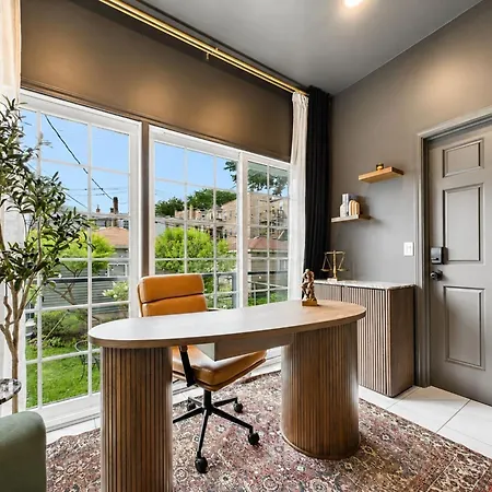 The Velvet Manor Luxe 3br Jacuzzi Garage Apartment *