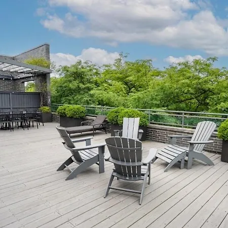 Little Italy 4br Retreat With Optional Parking *