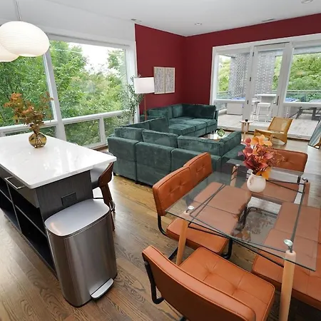 Little Italy 4br Retreat With Optional Parking * Chicago