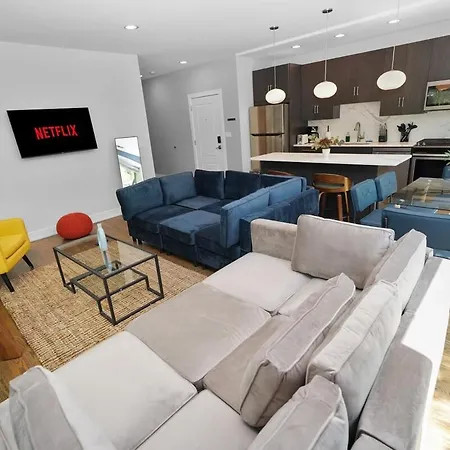 Chic Little Italy 4br With Optional Parking Apartment Chicago