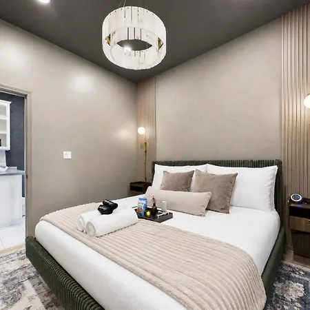 The Velvet Manor Luxe 3br Jacuzzi Garage Apartment *
